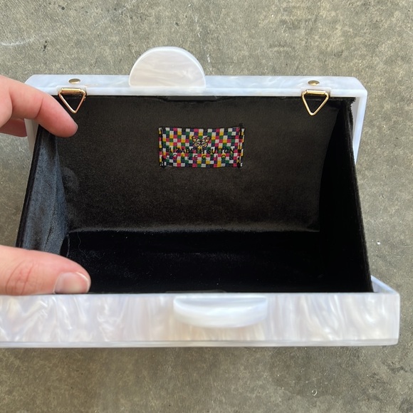 ELIZABETH SUTTON | ACRYLIC CLUTCH PURSE - Picture 5 of 9
